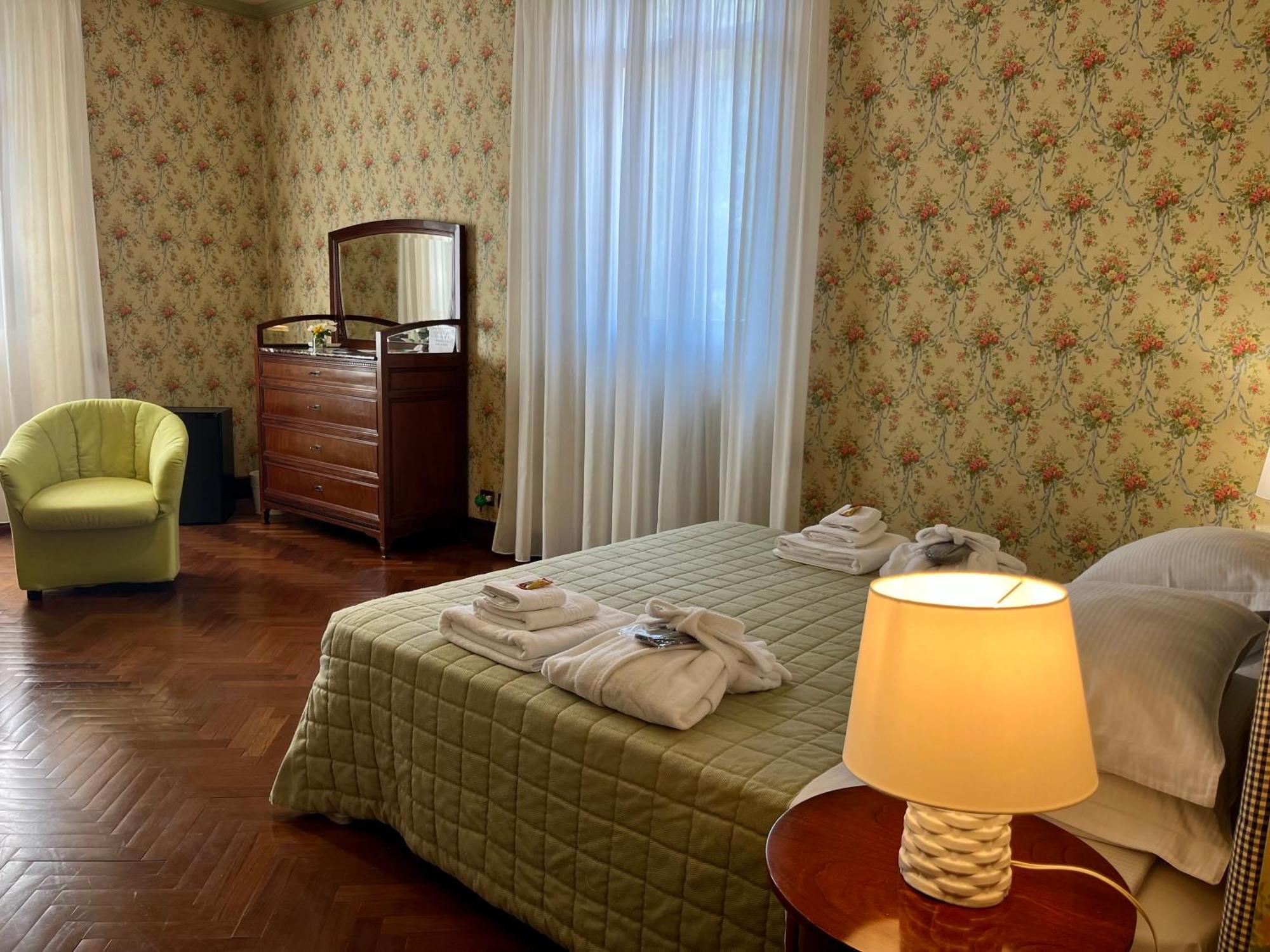 크레스펠라노 Casino Di Pragatto B&B 외부 사진